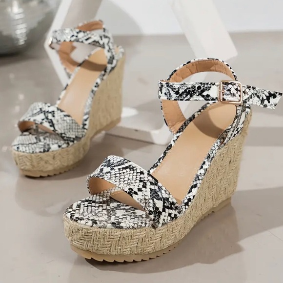 Shoes New Womens Snakeskin Print Wedge Sandals Black White Size 65